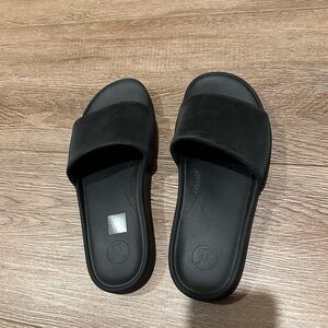 Lululemon rest feel slide black Size: 10